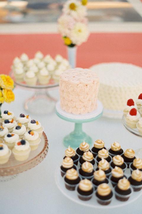hbz-style-me-pretty-wedding-cupcakes-13.jpg