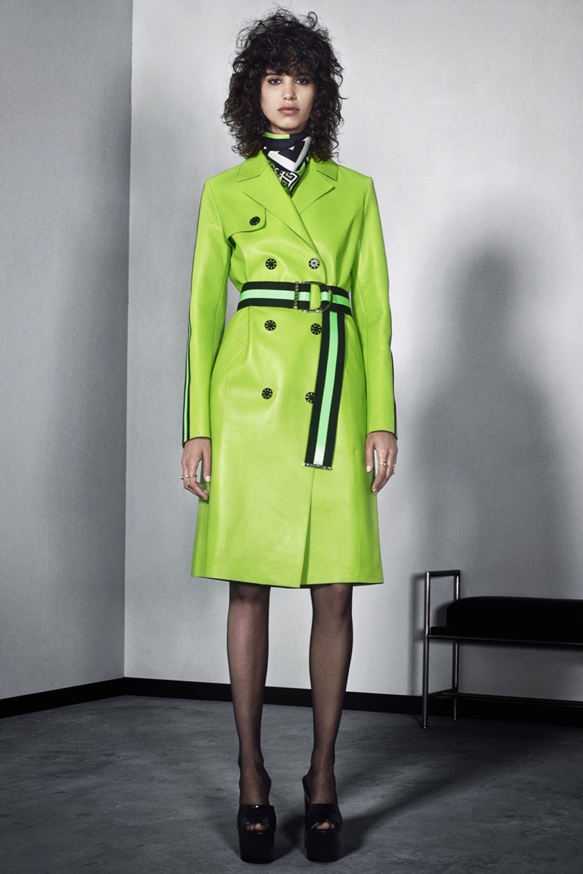 versace-001-1366_840_472.jpeg