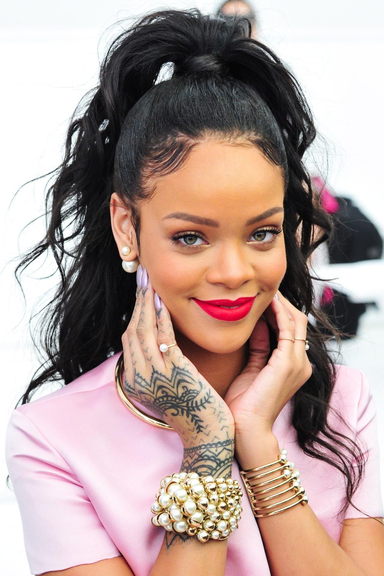 rihanna-hair-vogue-8may14-rex_b.jpg