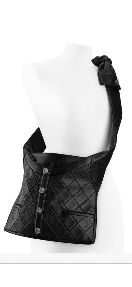 girl_nbsp_chanel_bag-grid-center_jpg_fashionimg_hi.jpg