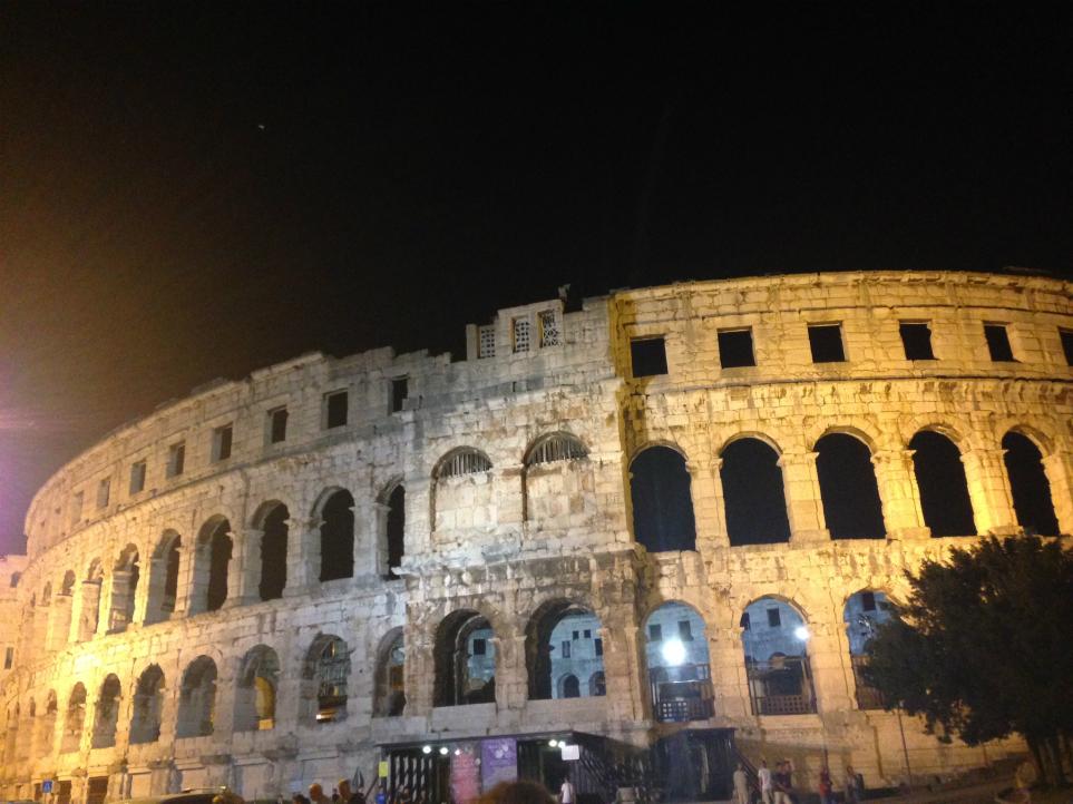 arena_ponoci.jpg