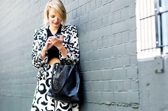 how-to-make-any-outfit-party-ready-in-1-step-1584056-1449266633_640x0c.jpg