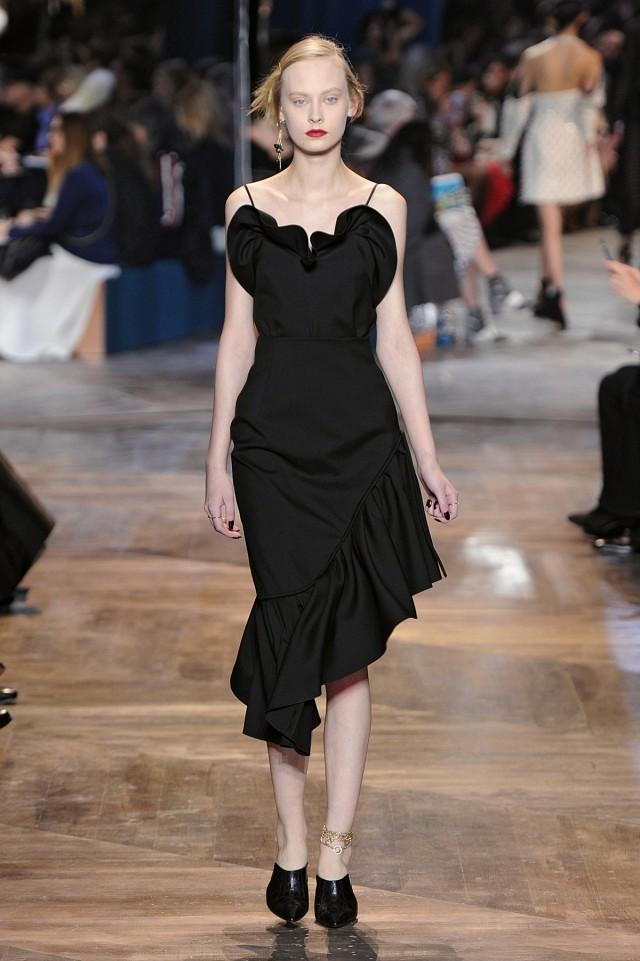 dior-is-bringing-back-your-favorite-middle-school-accessory-1633461-1453746496_640x0c.jpg