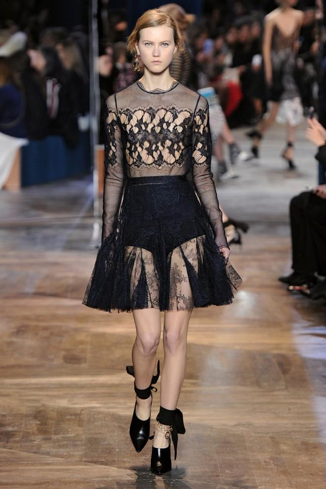 dior-is-bringing-back-your-favorite-middle-school-accessory-1633462-1453746496_640x0c.jpg
