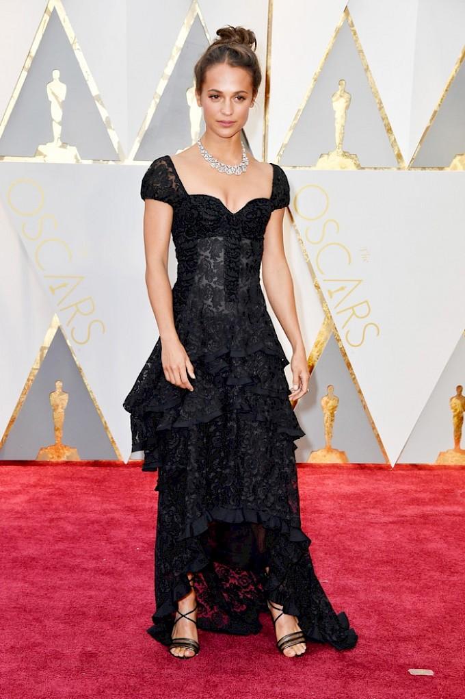 alicia-vikander-louis-vuitton-dress-2017-oscars.jpg