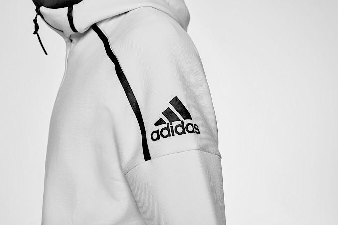 jopa_z_n_e__zero-dye_hoodie_ustvarjena_povsem_brez_barvanja.jpg