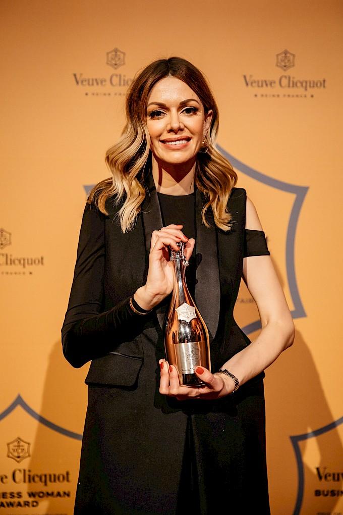 prejemnica_regijske_nagrade_veuve_clicquot_business_woman_award_2018_je_aleksandra_dojc_inovic_02.jpg
